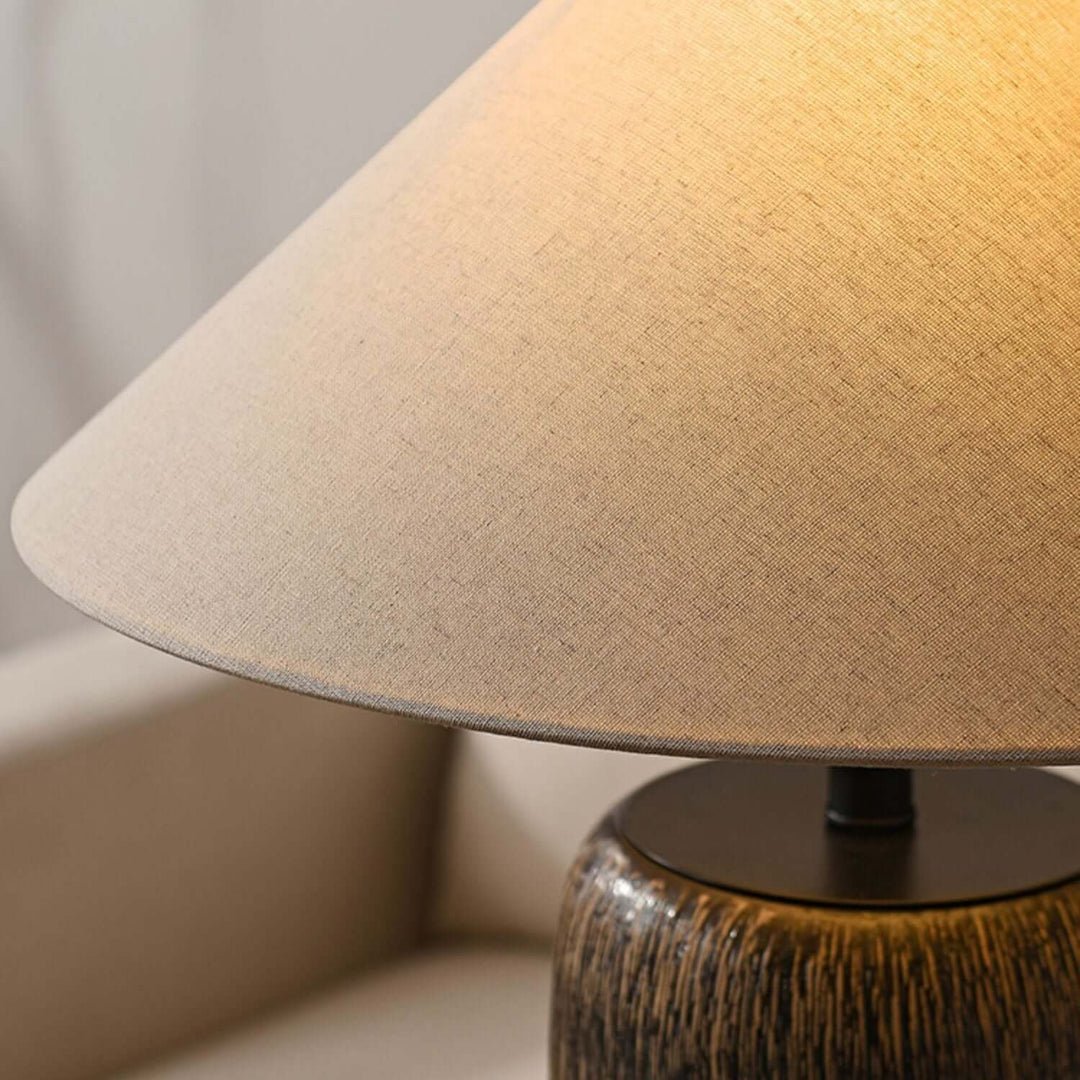 Vintage gulvlampe med varm atmosfære
