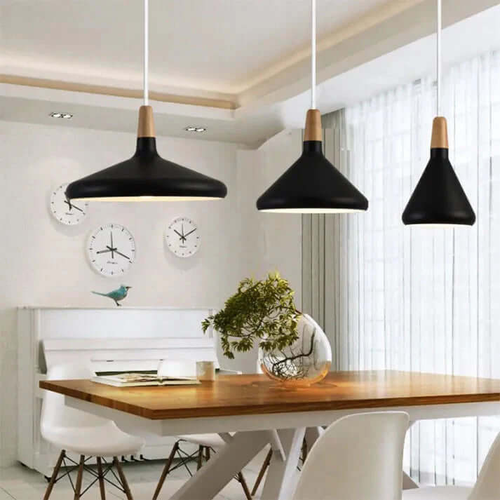 Moderne konisk metal pendellampe