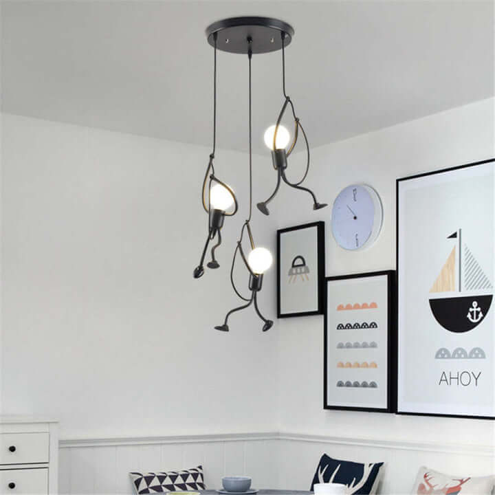 Sjov pendel lampe med dukkedesign