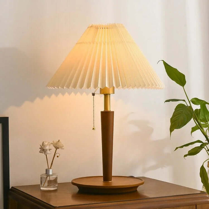 Bordlampe med råboret træ