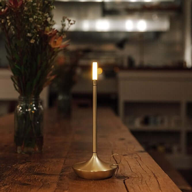 Moderne Bordlampe - Dæmpbar LED-belysning