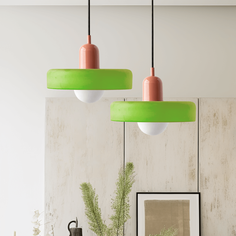 Värikäs Bauhaus-tyylinen lasikattovalaisin