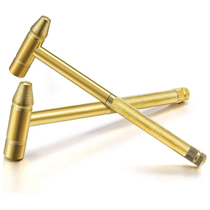 "6-in-1 monitoiminen kuparivasara, kultainen viimeistely, kompakti työkalun kuva, täydellinen käsityöläisille."