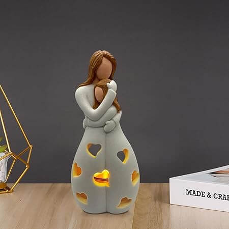 Romantisk bordlampe i beige med blødt lys