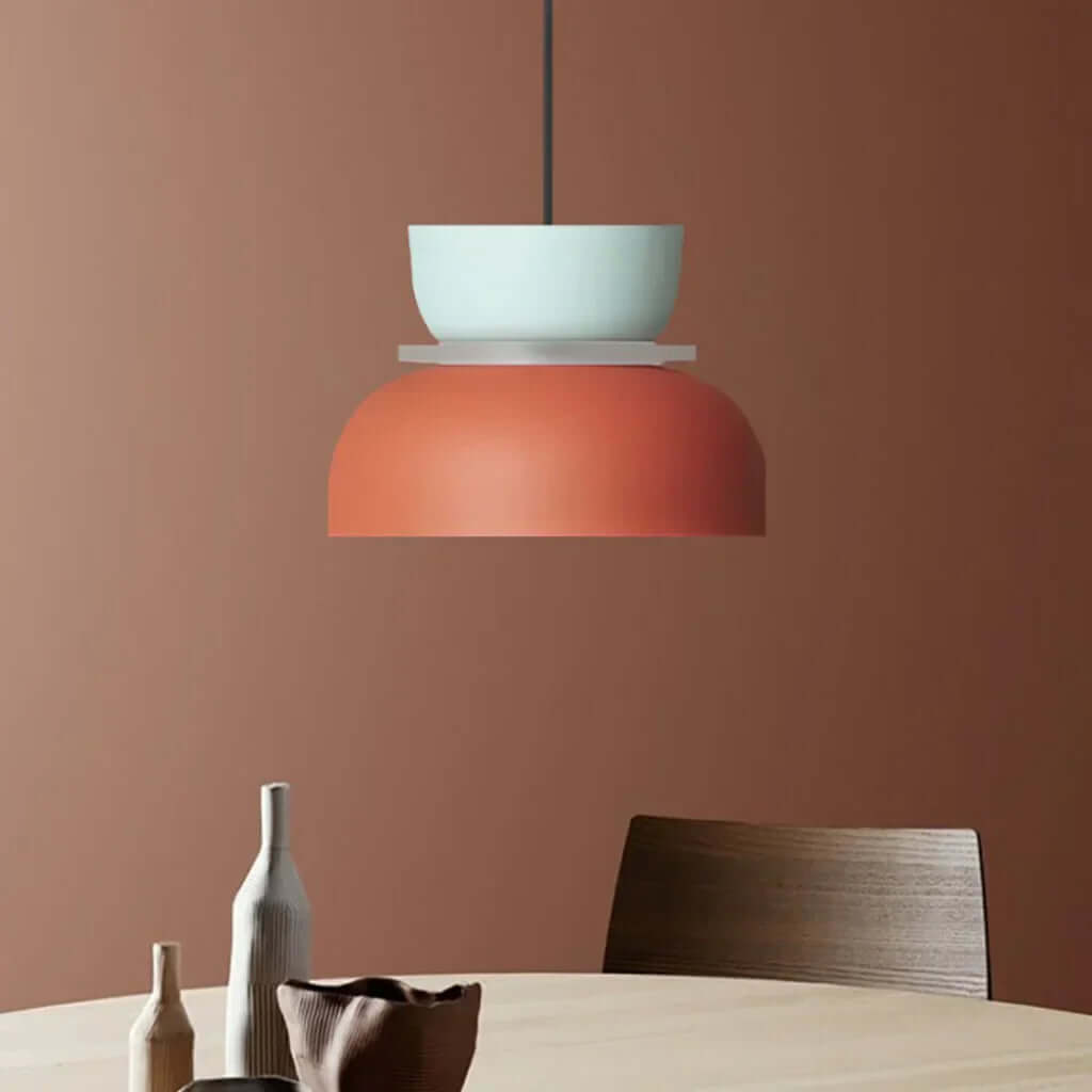 Moderne loftlampe i farveblokke med nordisk design