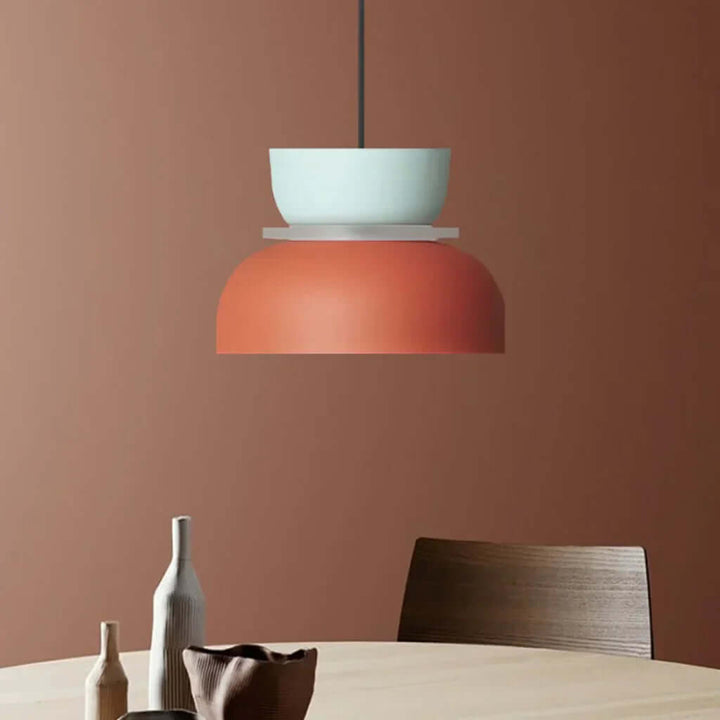Moderne loftlampe i farveblokke med nordisk design