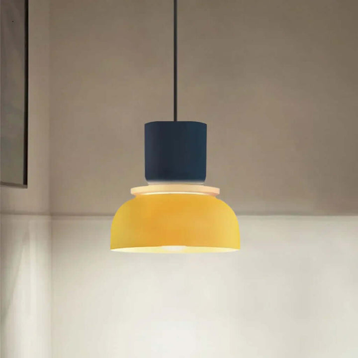 Moderne loftlampe i farveblokke med nordisk design
