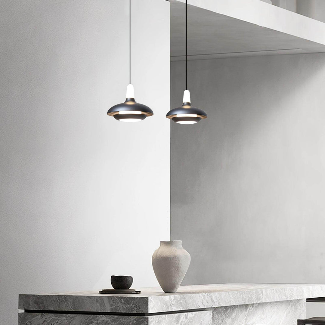 Moderne loftslampe i tropisk stil