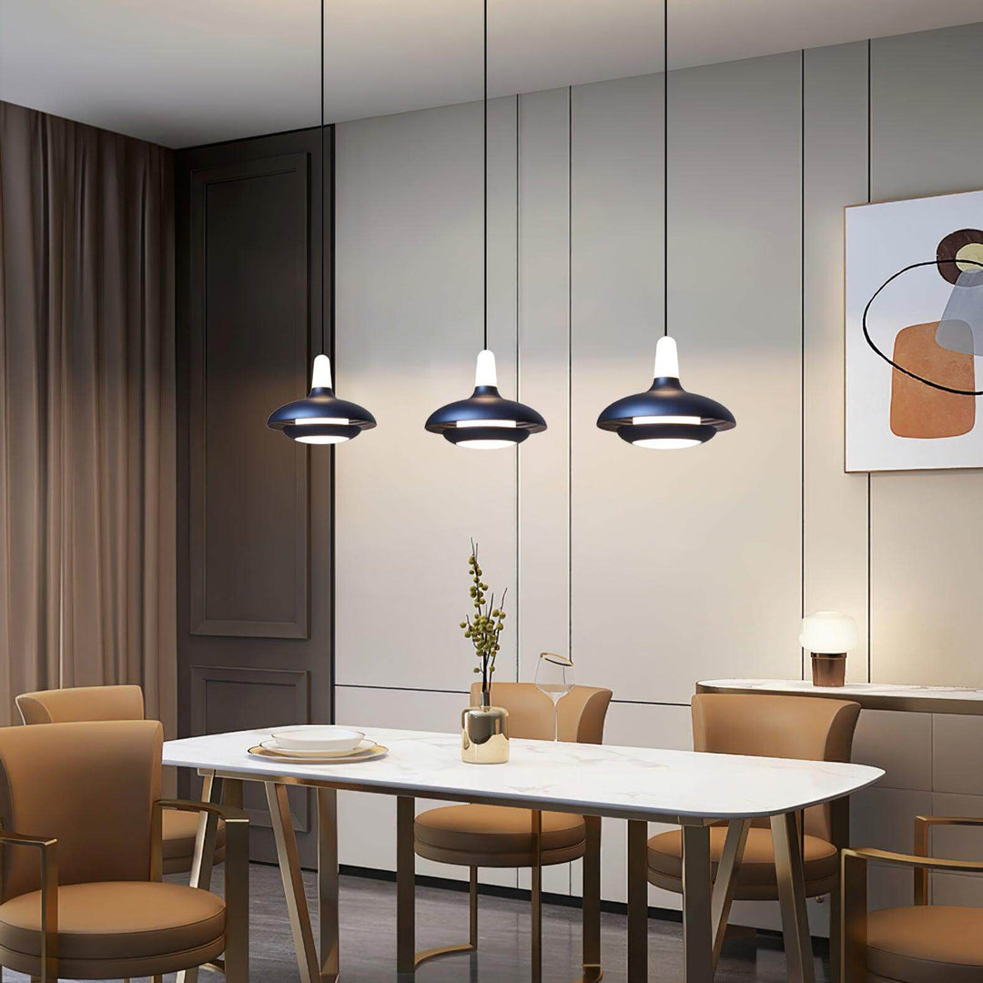 Moderne loftslampe i tropisk stil
