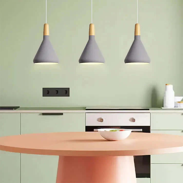 Moderne konisk metal pendellampe