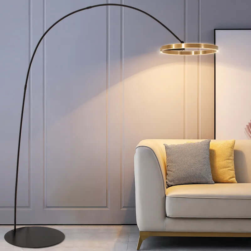 Moderni LED-lattiavalaisin olohuoneeseen