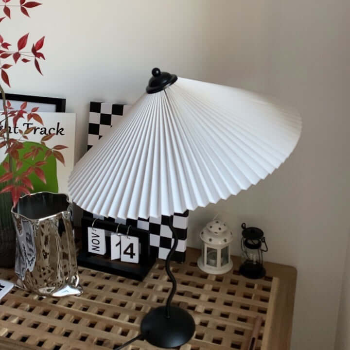 Buet skrivebordslampe