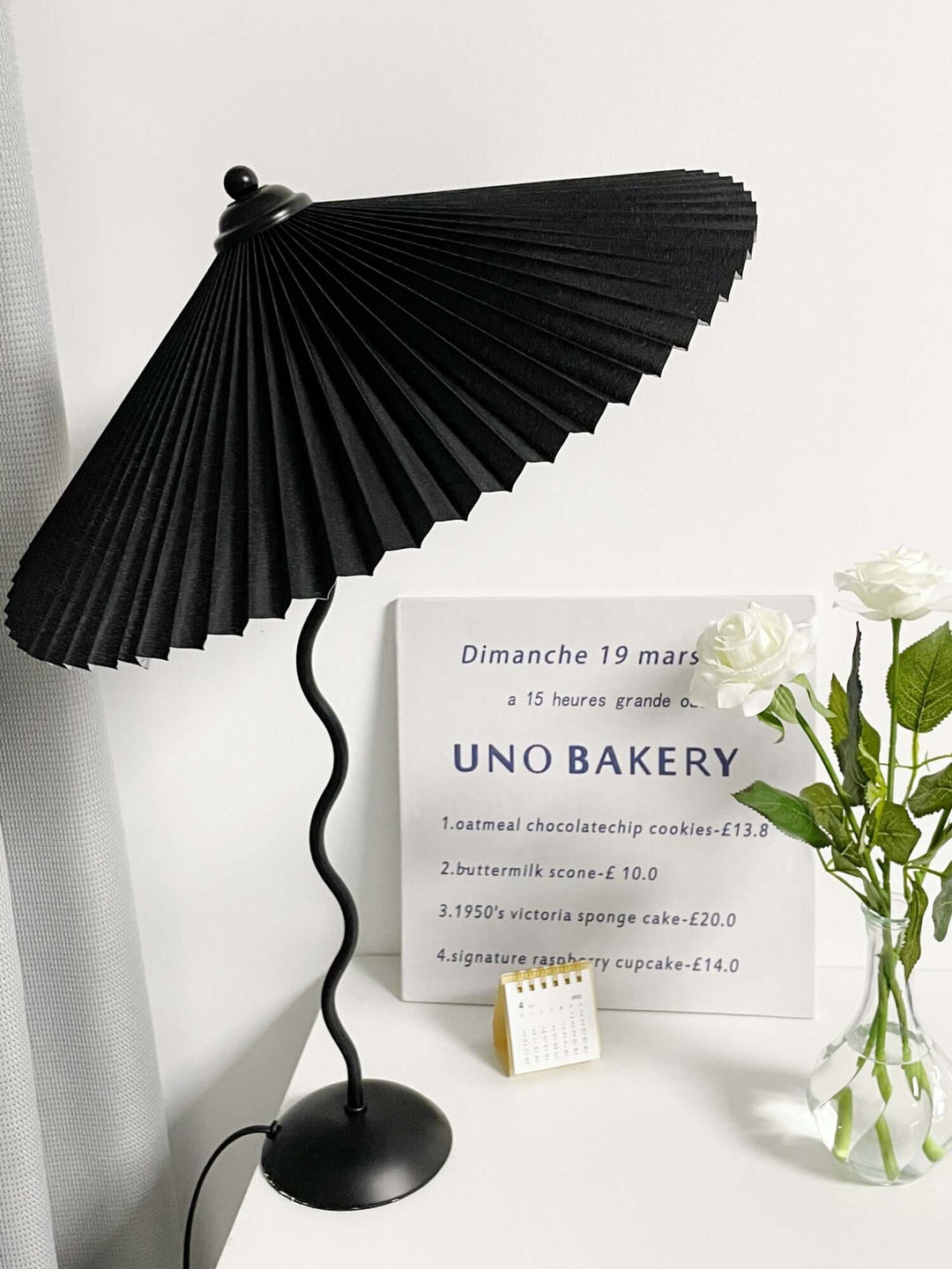 Buet skrivebordslampe