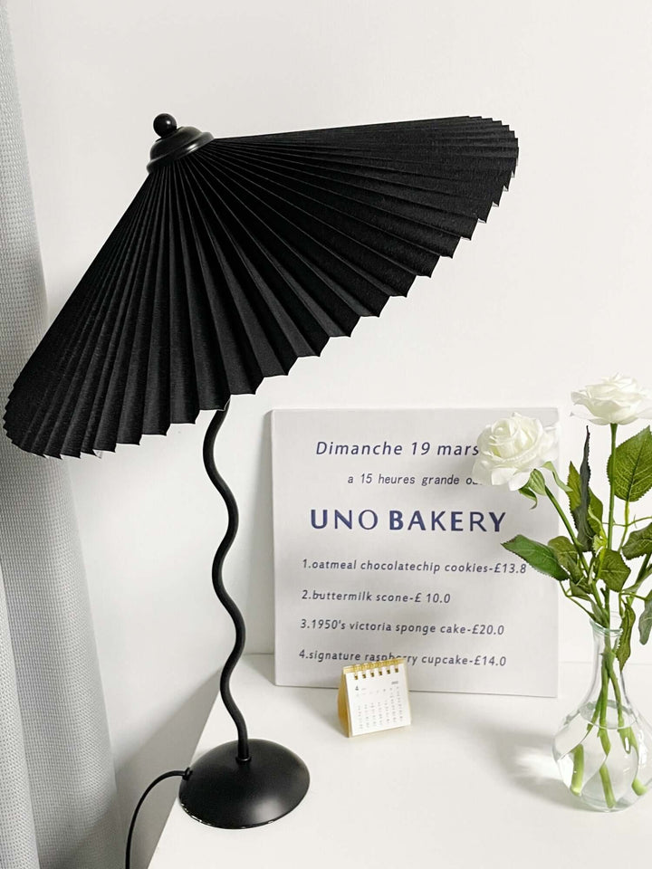 Buet skrivebordslampe