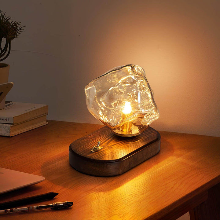 Isstensk design glasbordlampe