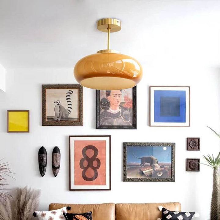 Vintage loftslampe med orange glaskuppel og kobberstel