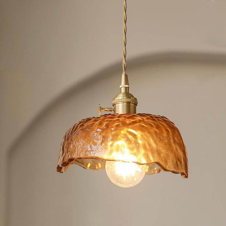Rustik brun glas pendellampe installeret