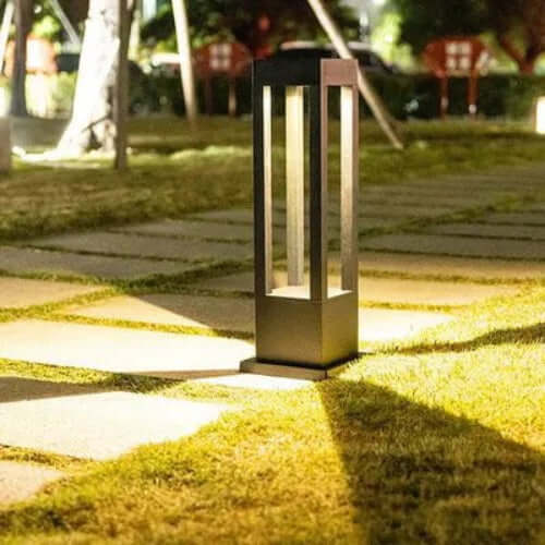 Aurinkopaneelilla toimiva ulkovalaisin
