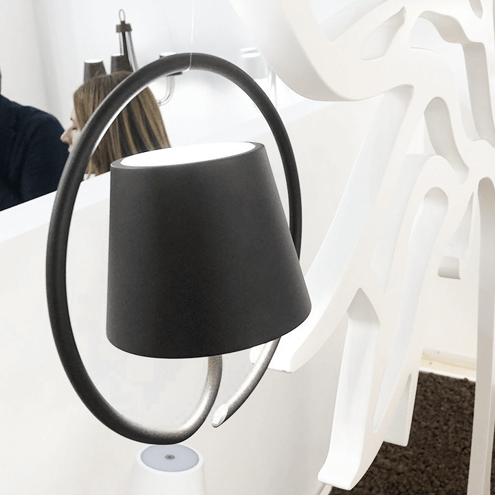 Moderne LED-pendellampe fra siden