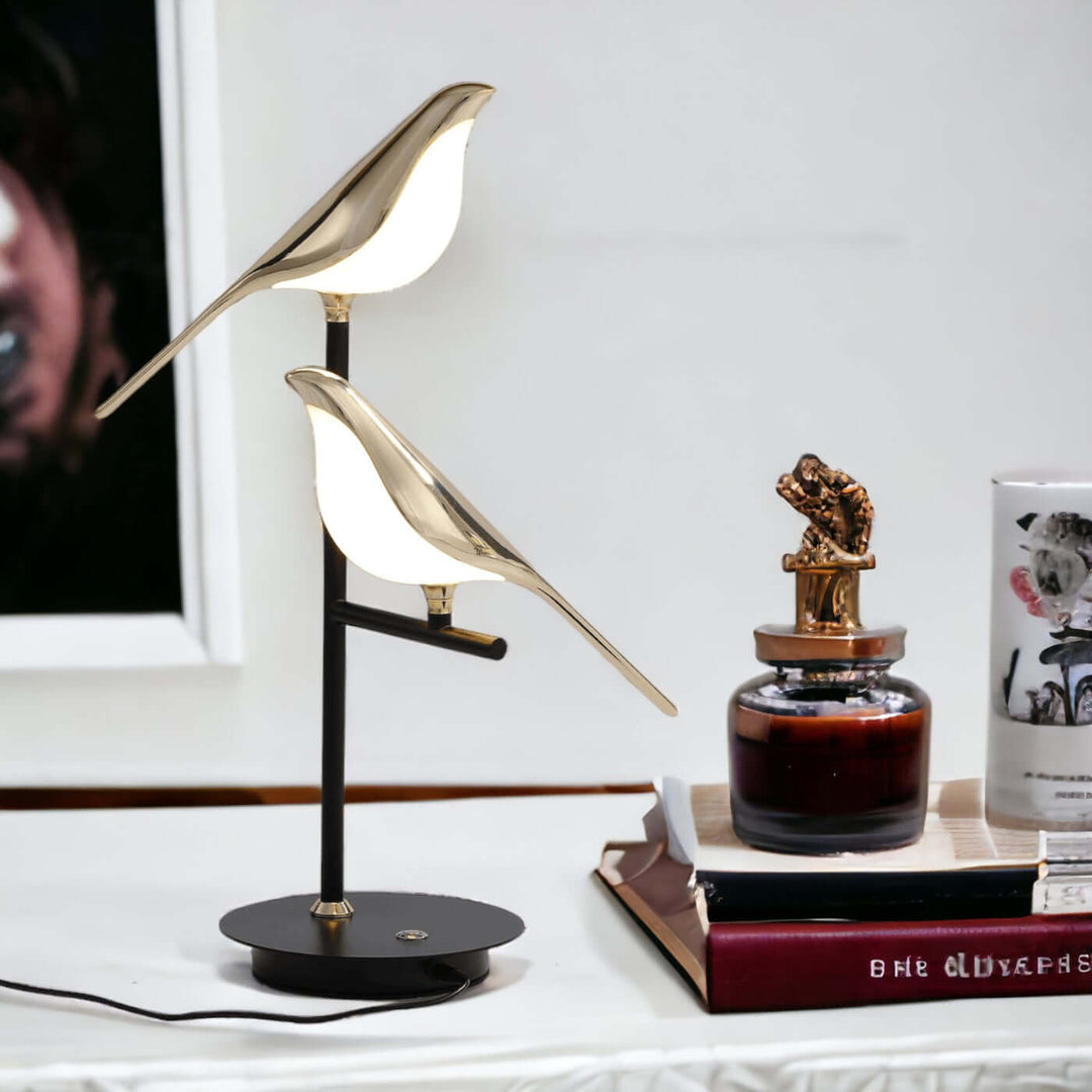 Moderne bordlampe i metal - Fugleformet