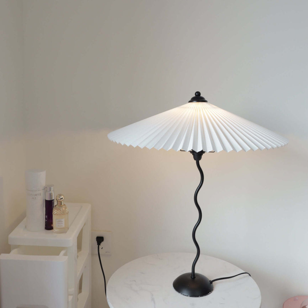 Buet skrivebordslampe