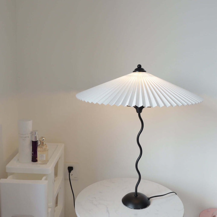 Buet skrivebordslampe