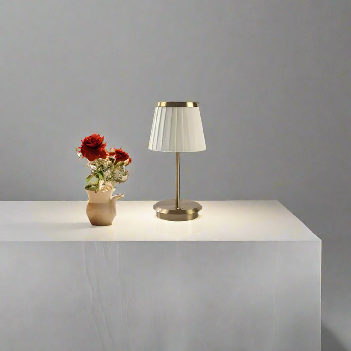 Elegant bordlampe med klassisk stil