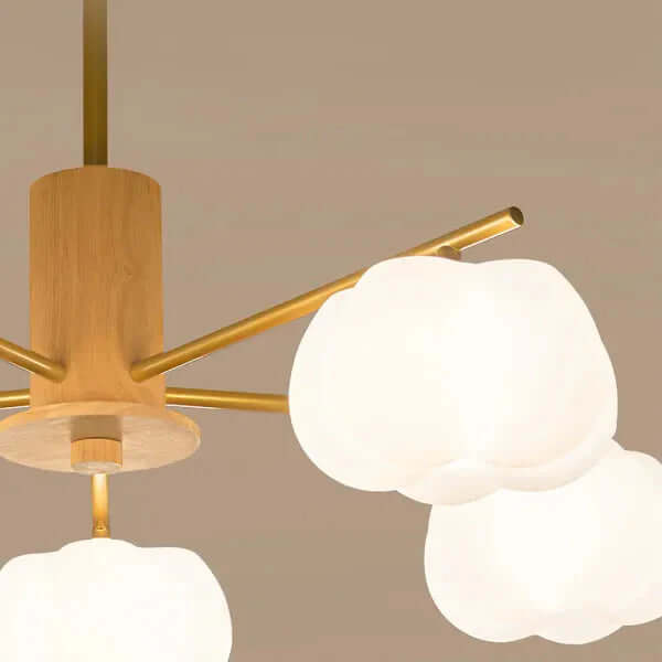 Moderne loftslampe i træ og bomuldskugler