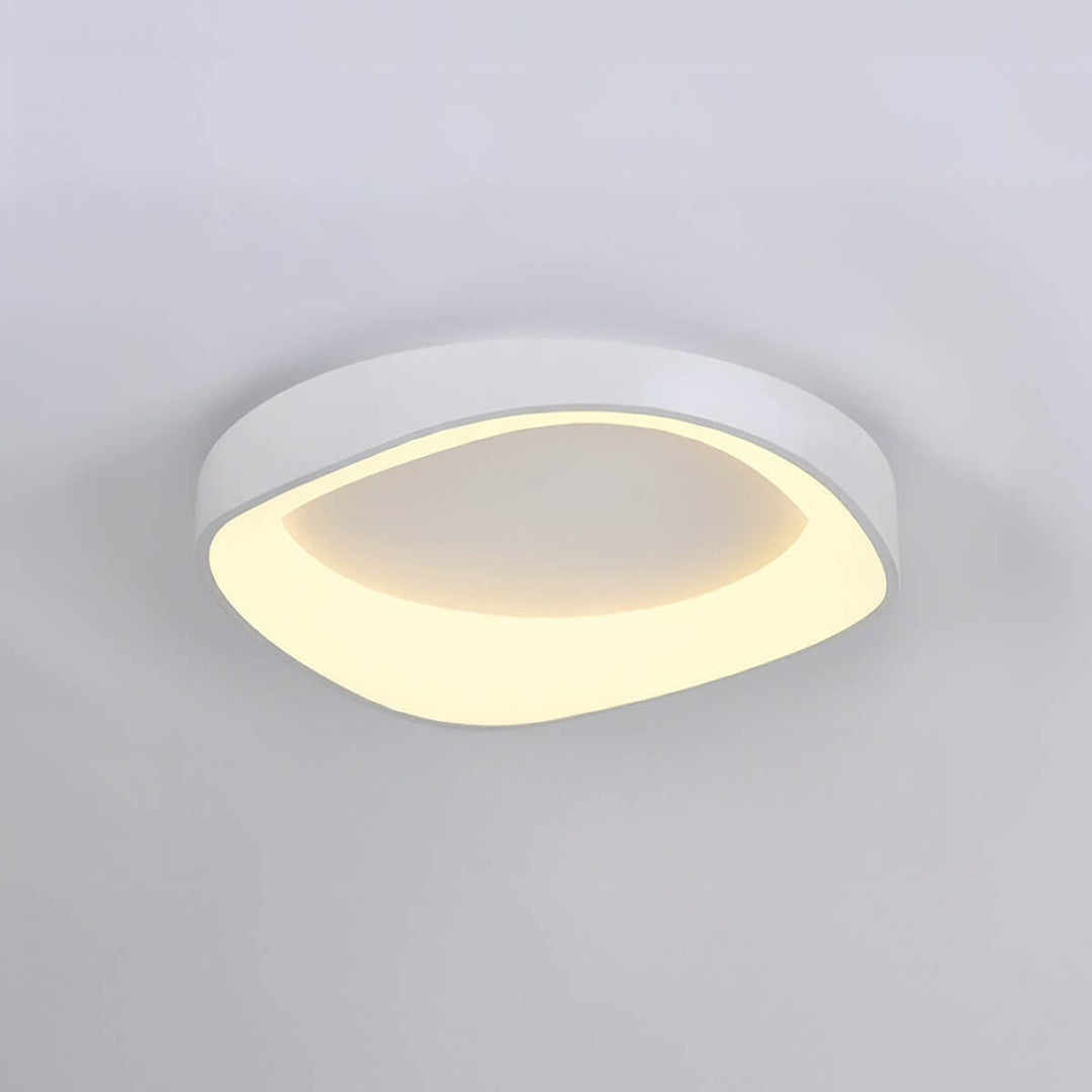 Nordisk loftlampe med kunstnerisk træstruktur