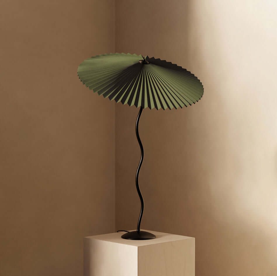 Buet skrivebordslampe
