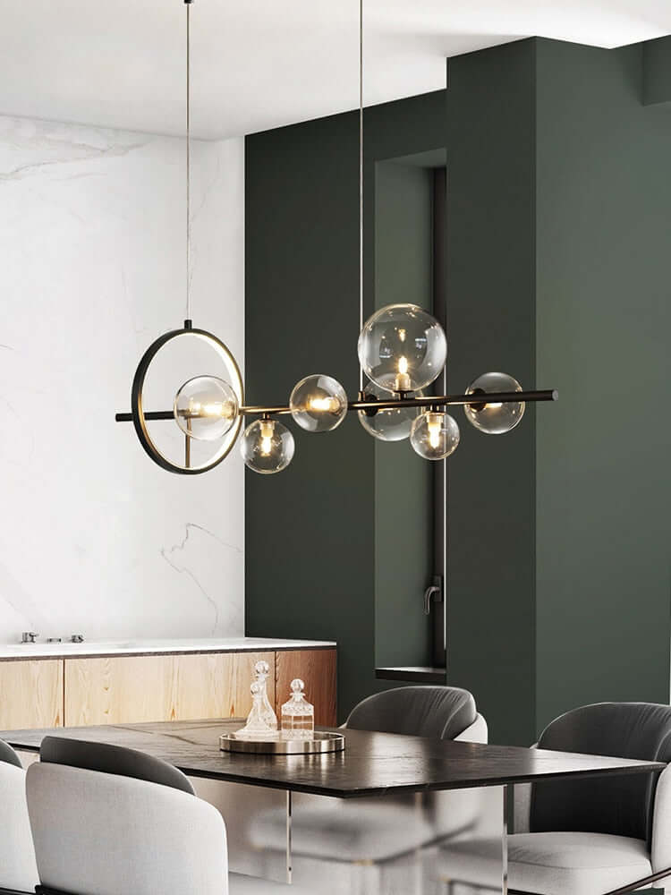 Flere glasboble pendellamper installeret sammen