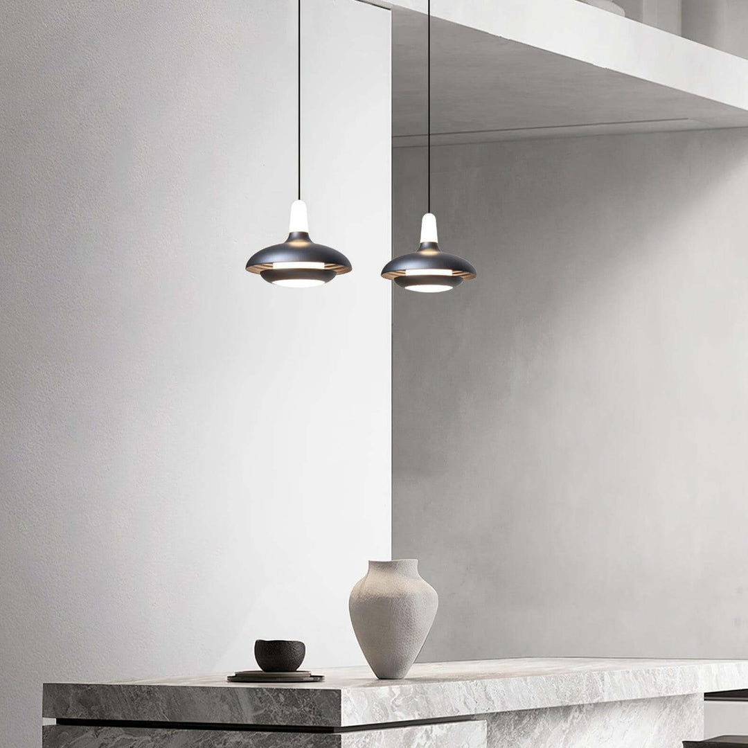 Moderne loftslampe i tropisk stil