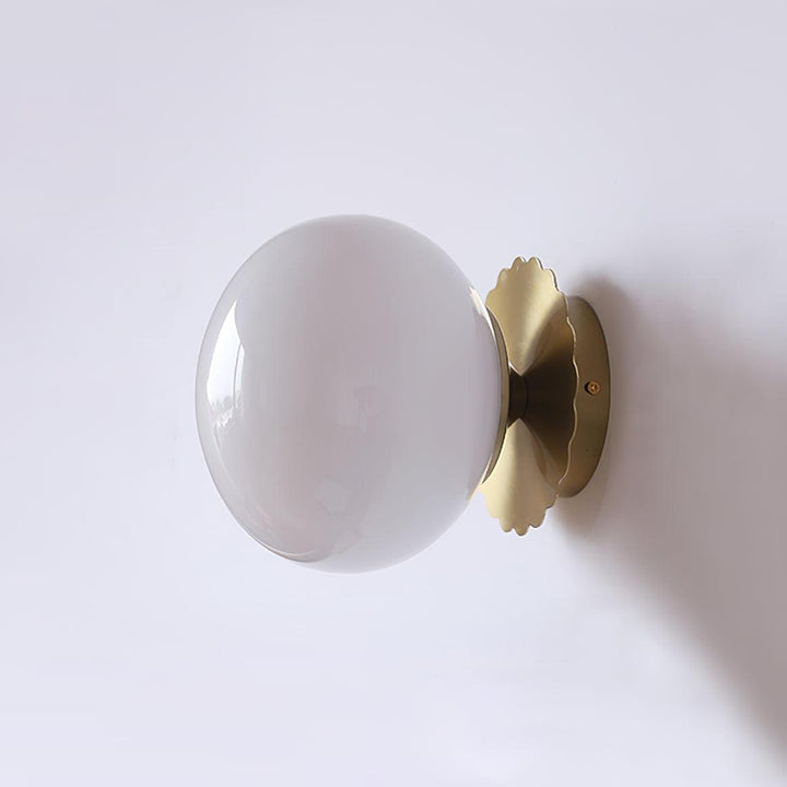 Stue med moderne væg lampe