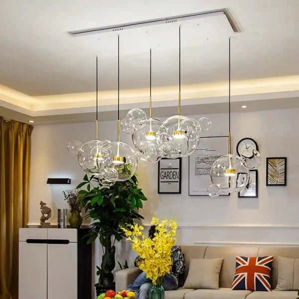 Moderne pendellampe med enkel kugle