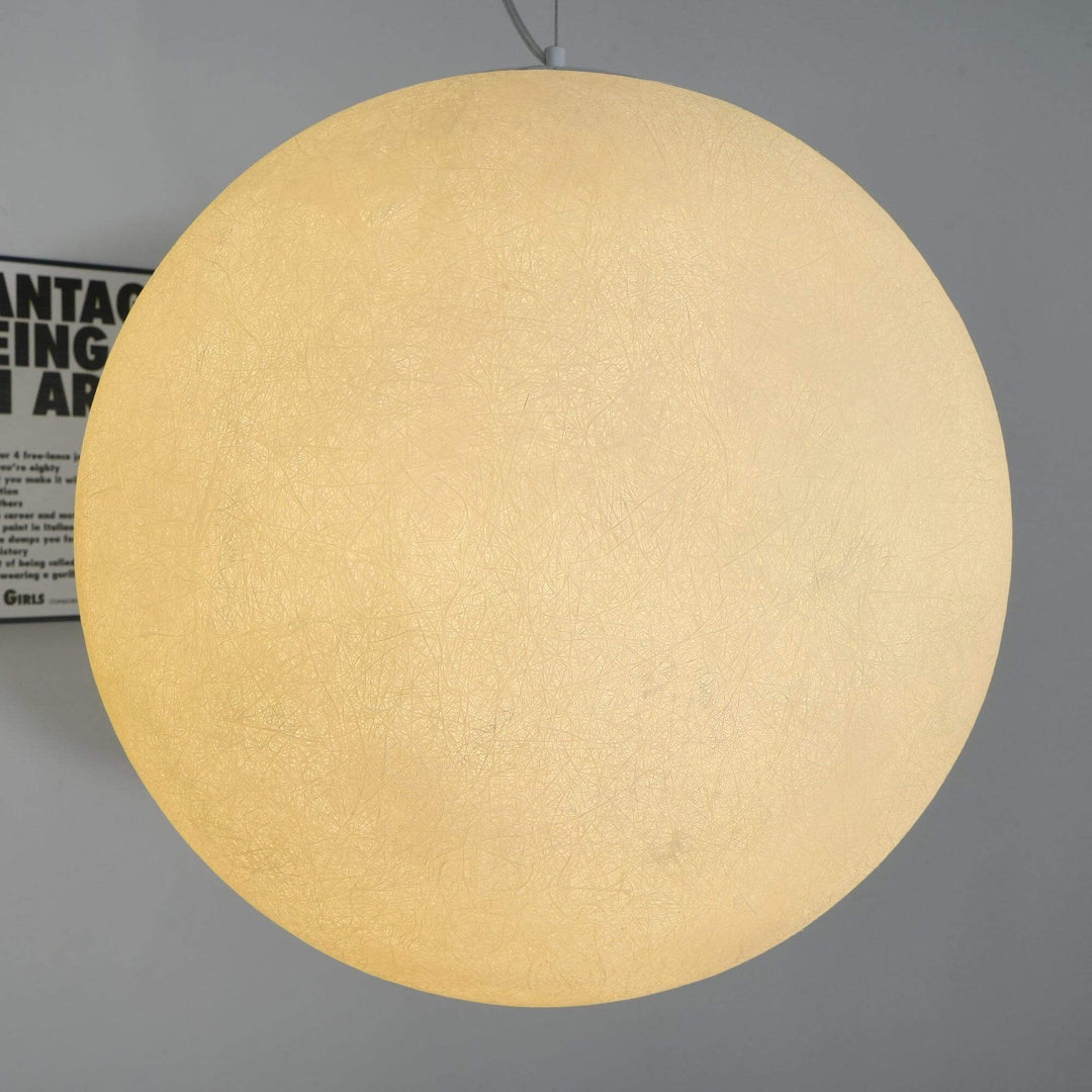 Unik måne loftlampe hængende fra loftet