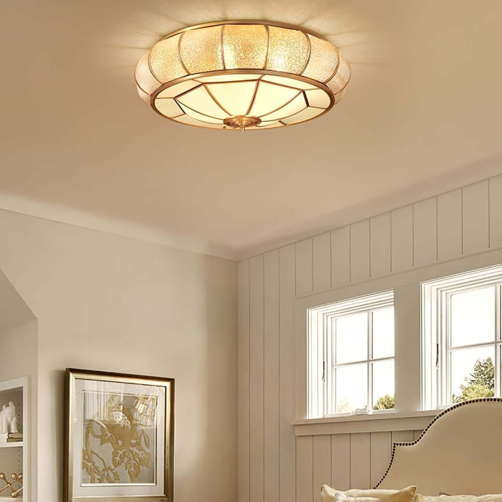 Moderne guldbelagt pendellampe med tekstureret glas