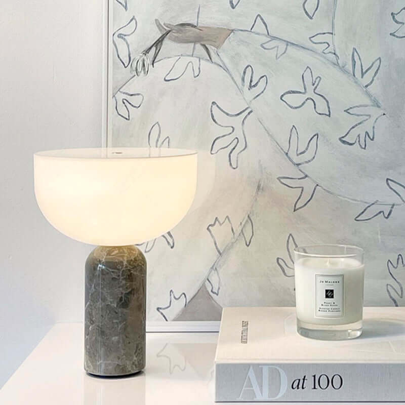 Marmorbordlampe med marmorfod