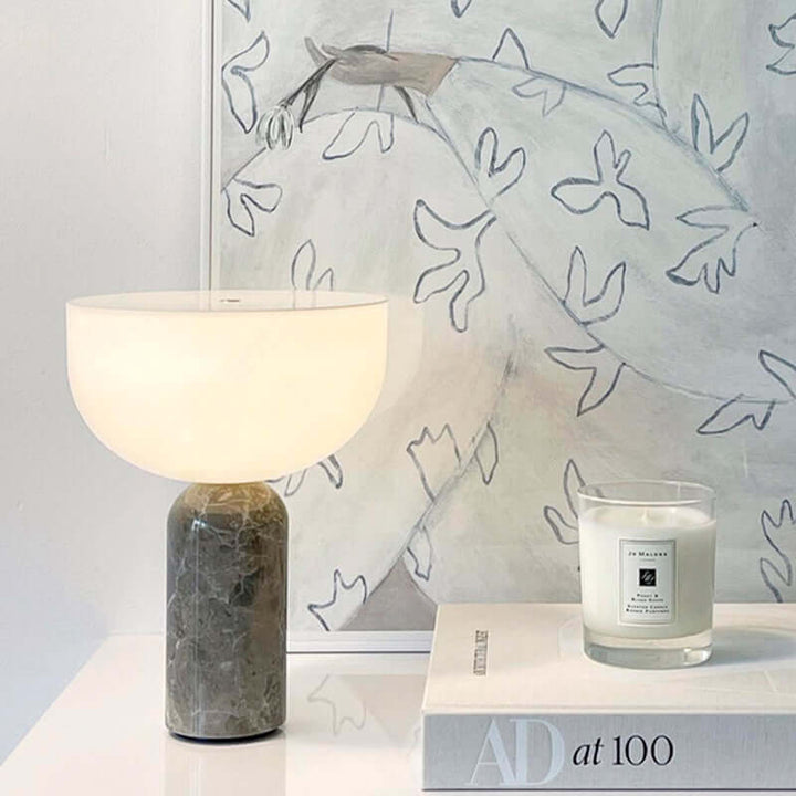 Marmorbordlampe med marmorfod