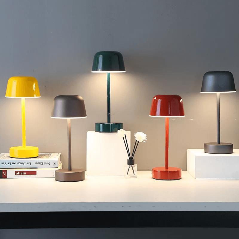 Moderne trådløs bordlampe