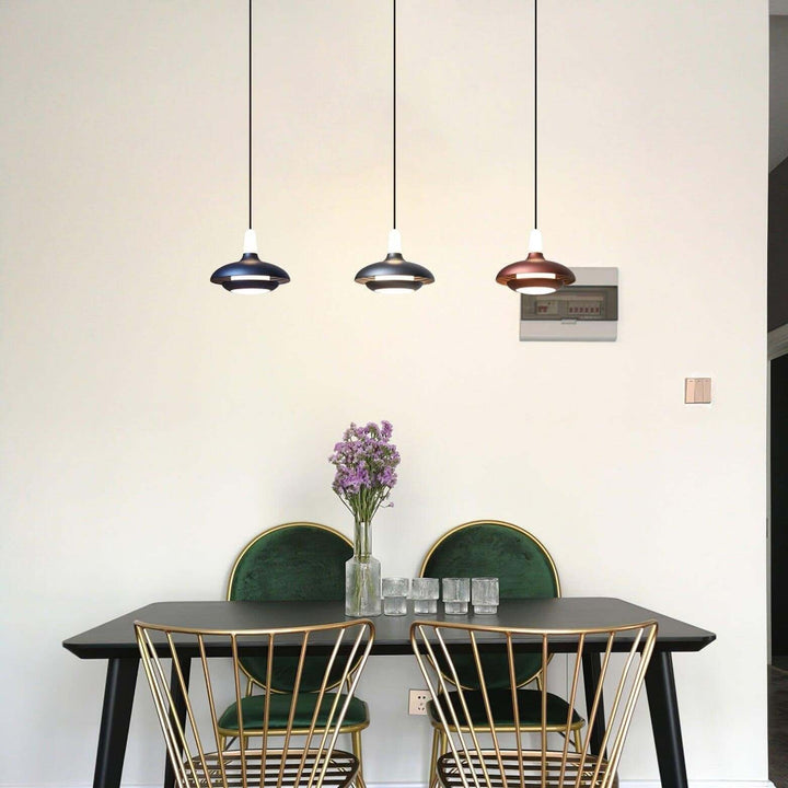 Moderne loftslampe i tropisk stil