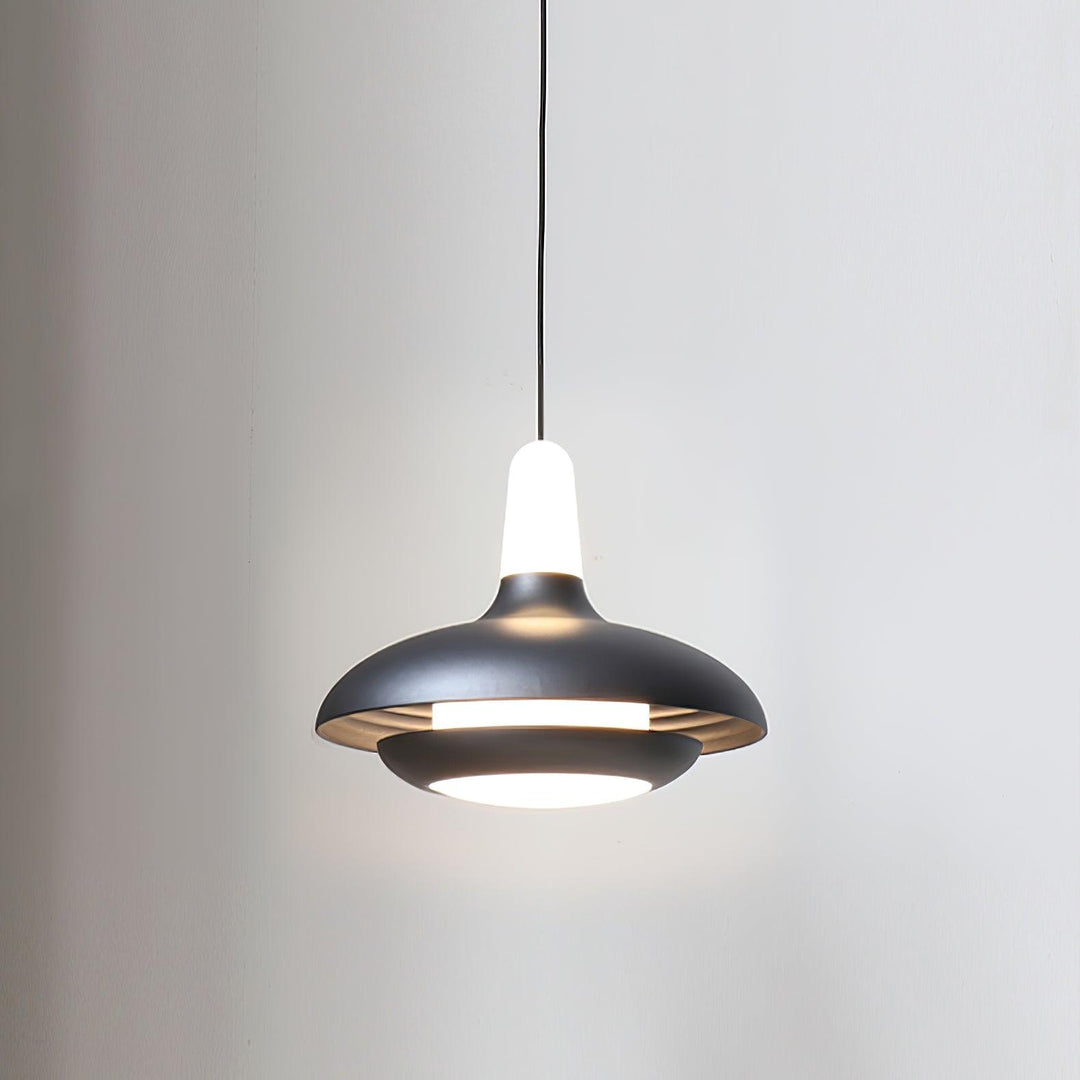 Moderne loftslampe i tropisk stil