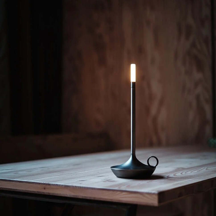 Moderne bordlampe i sort