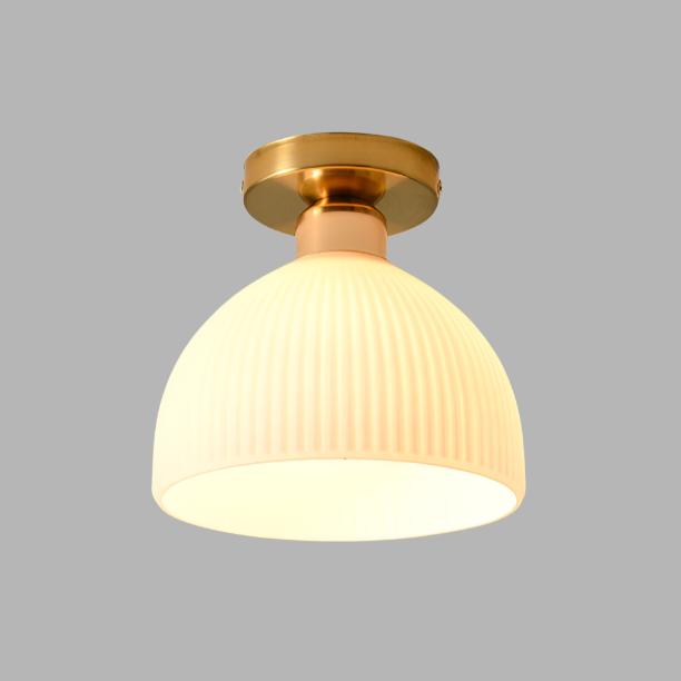 Moderne loftslampe med mælkeagtigt glas – Varmt lys til dit hjem