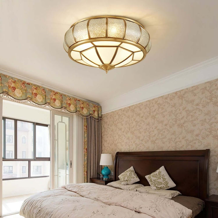 Moderne guldbelagt pendellampe med tekstureret glas