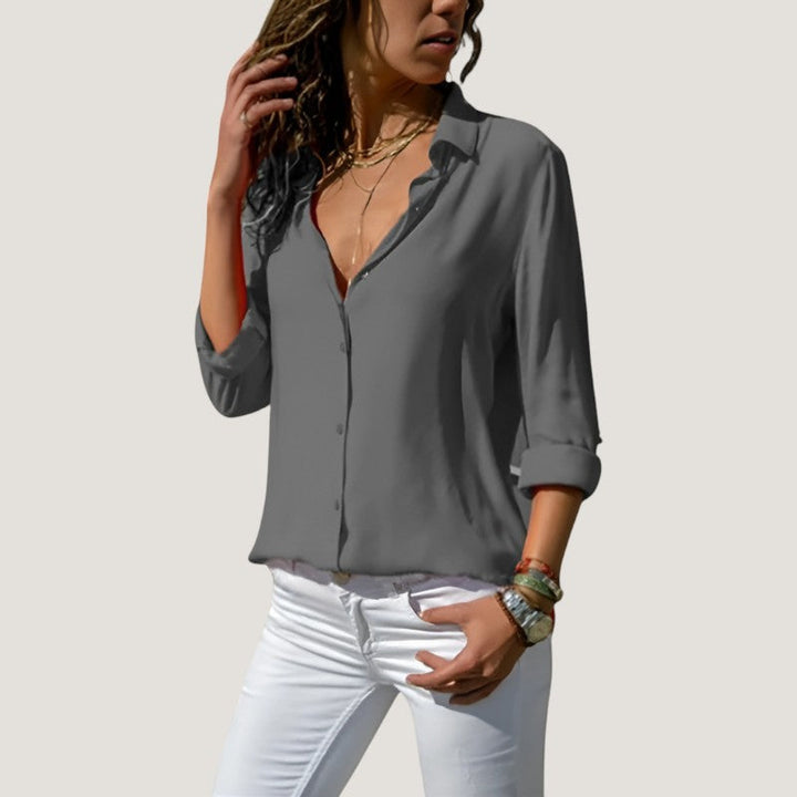 Tidløs chic dames bluse i polyester og bomuld, elegant snit, let stof, sofistikerede detaljer.