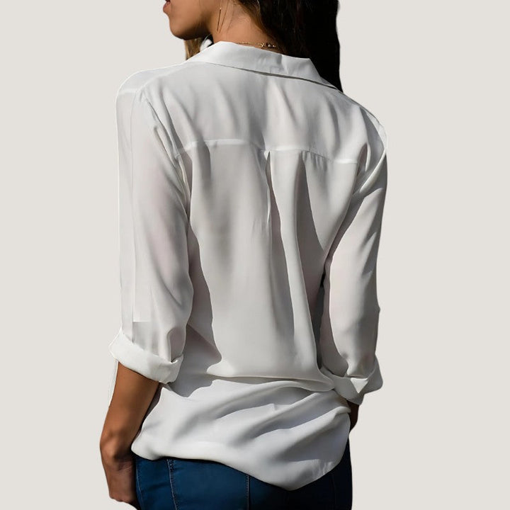 Tidløs chic dames bluse i polyester og bomuld, elegant snit, let stof, sofistikerede detaljer.