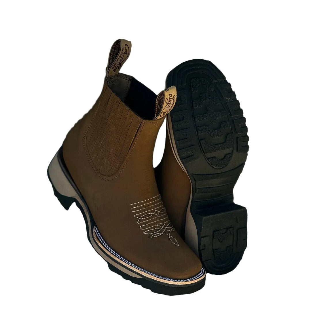 Ajattomat unisex cowboy-saappaat, nahkajäljitelmä, ikoninen ilme, ruskeat, tyylikkäät ompeleet ja kestävä rakenne.