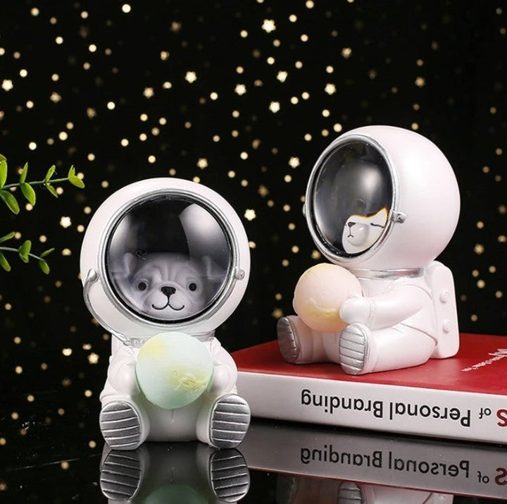 "Astronautti LED-yövalo, hartsi, eläinhahmot kissa, koira, karhu avaruusteemalla, lapsille kodin koristevalaisin."