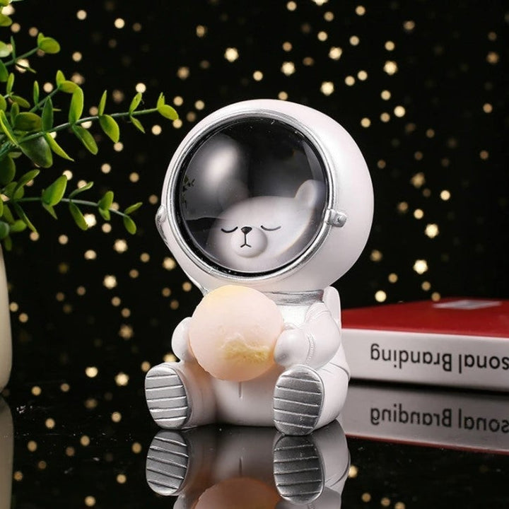 "Astronautti LED-yövalo, hartsi, eläinhahmot kissa, koira, karhu avaruusteemalla, lapsille kodin koristevalaisin."