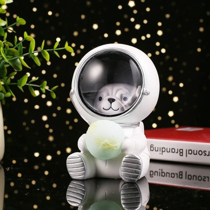 "Astronautti LED-yövalo, hartsi, eläinhahmot kissa, koira, karhu avaruusteemalla, lapsille kodin koristevalaisin."